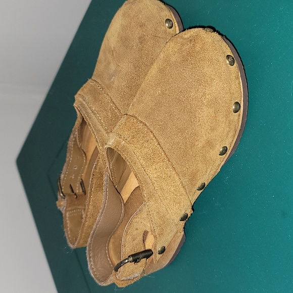 Clogs - Picture 1 of 7